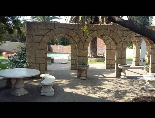 2 BEDROOM APARTMENT TO LET IN PAULSHOF